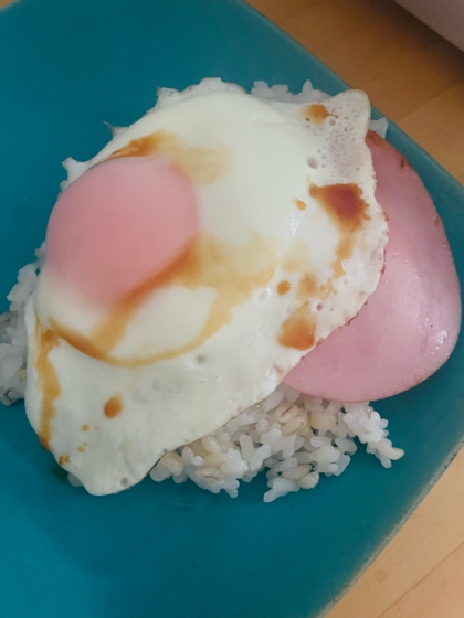 ハムと目玉焼きご飯