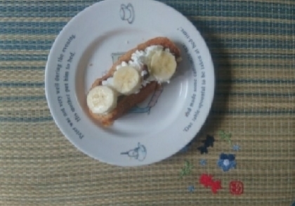 バナナチョコと桃ジャムのトースト