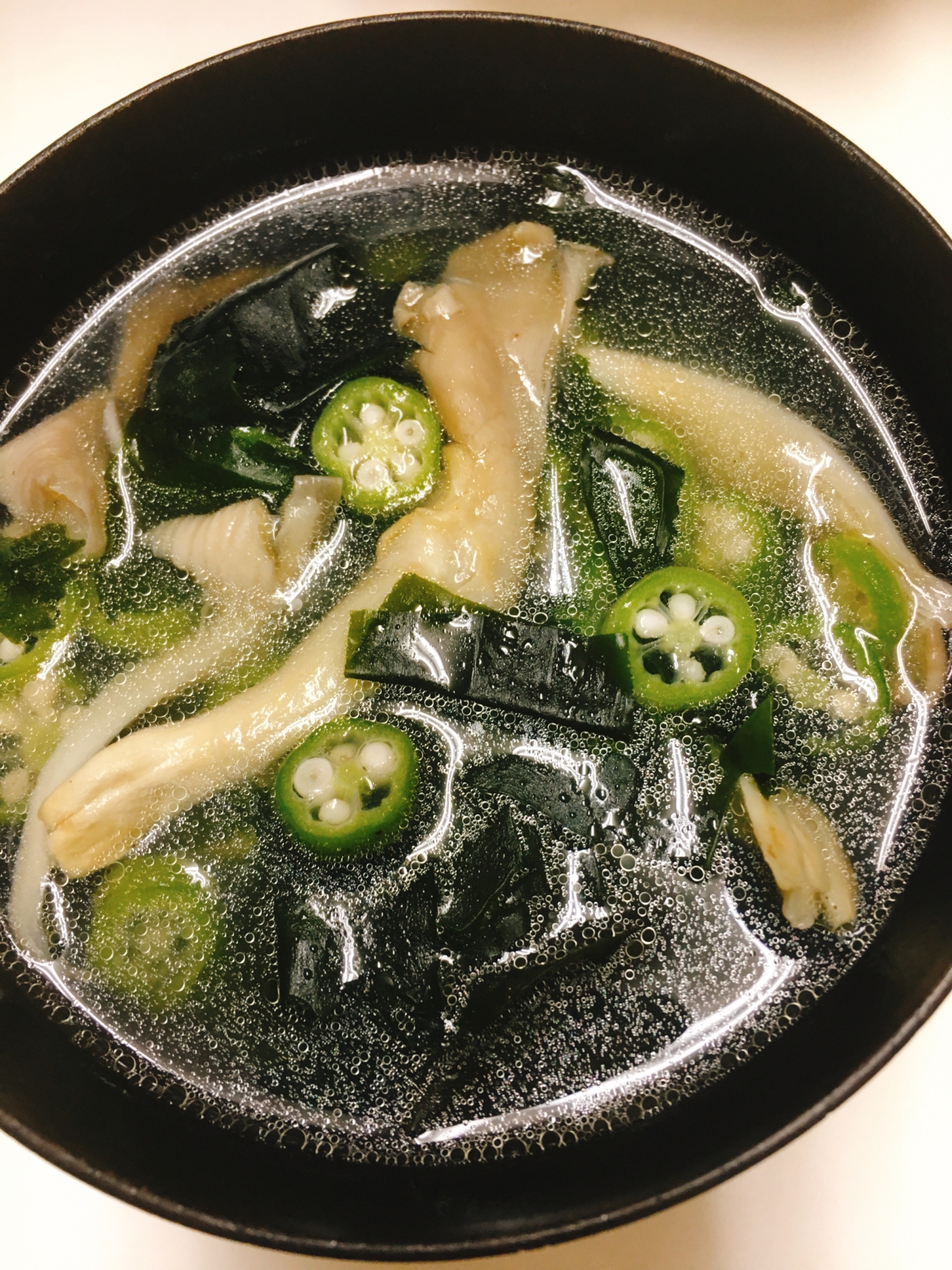 オクラとあわび茸とわかめの中華スープ