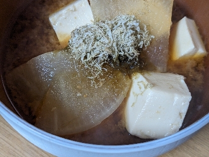大根と豆腐ととろろ昆布の味噌汁