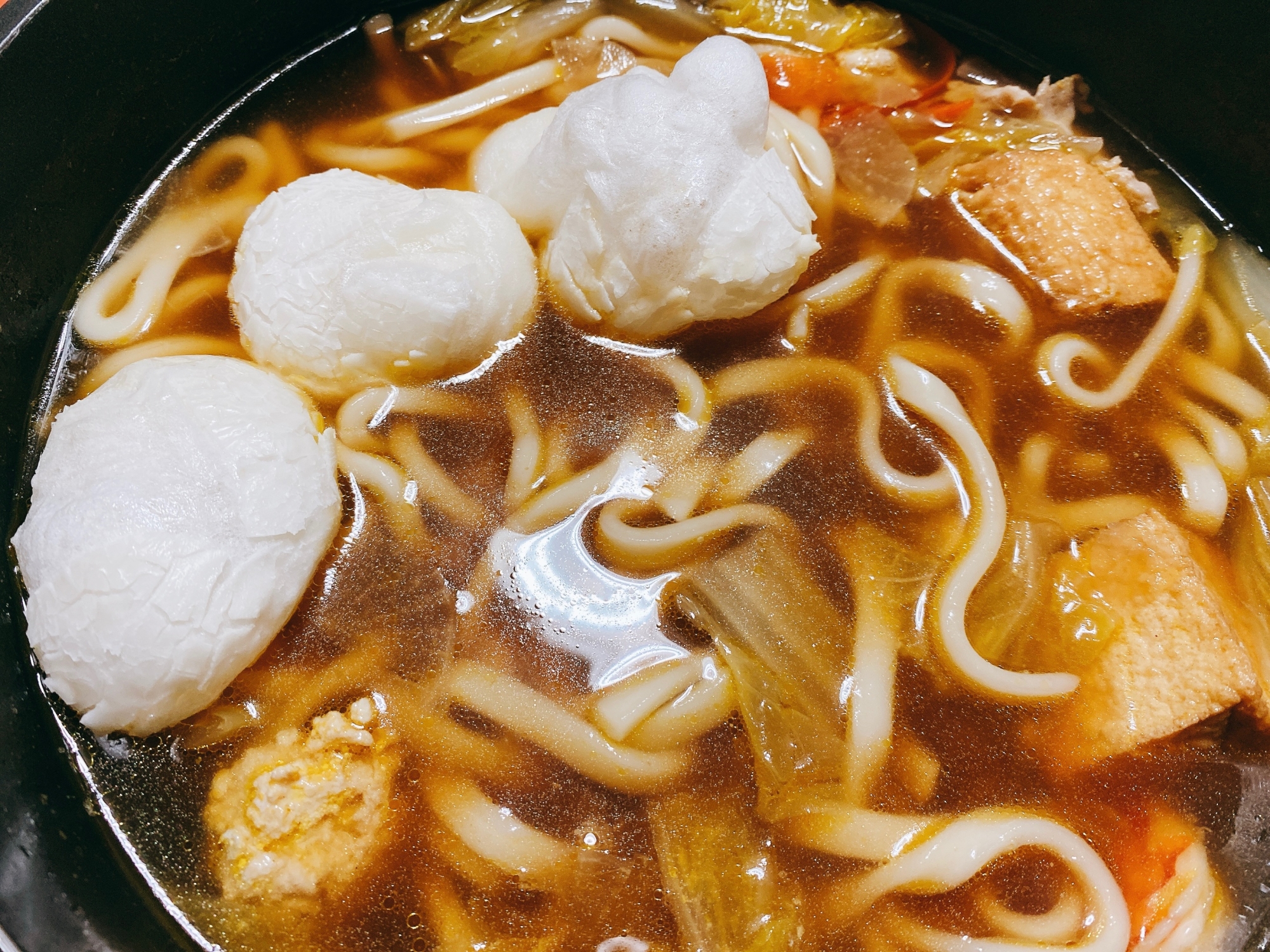 寄せ鍋の残りにお餅とうどんで力うどん