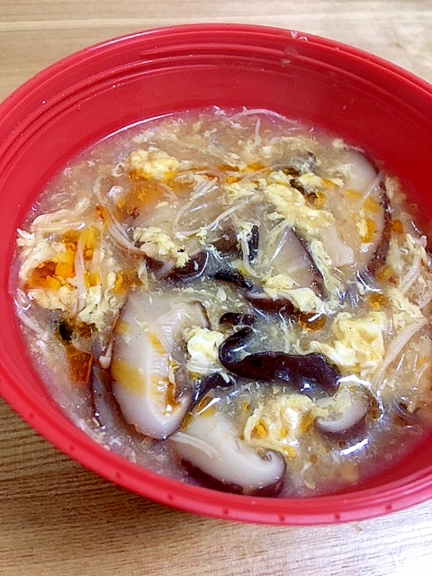 旨味たっぷり☆三種の干しきのこの中華スープ