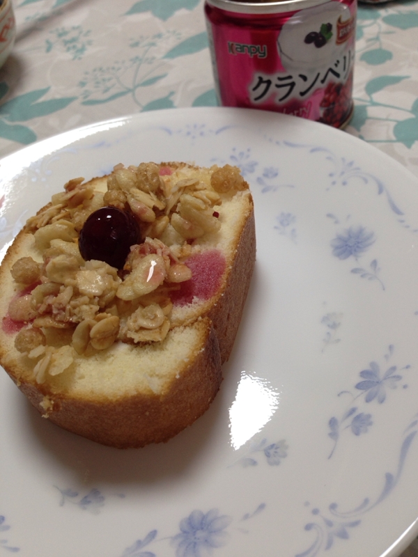 ロールケーキで☆クランベリーのフルーツグラノーラ