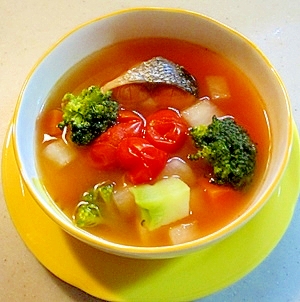 美肌になる！野菜と鮭のスープです！