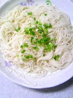 こんにちは～
夏の残りのそうめんで作りました。ゴマ油の香りが、いいですね～とても美味しかったです。
レシピ、ありがとう～