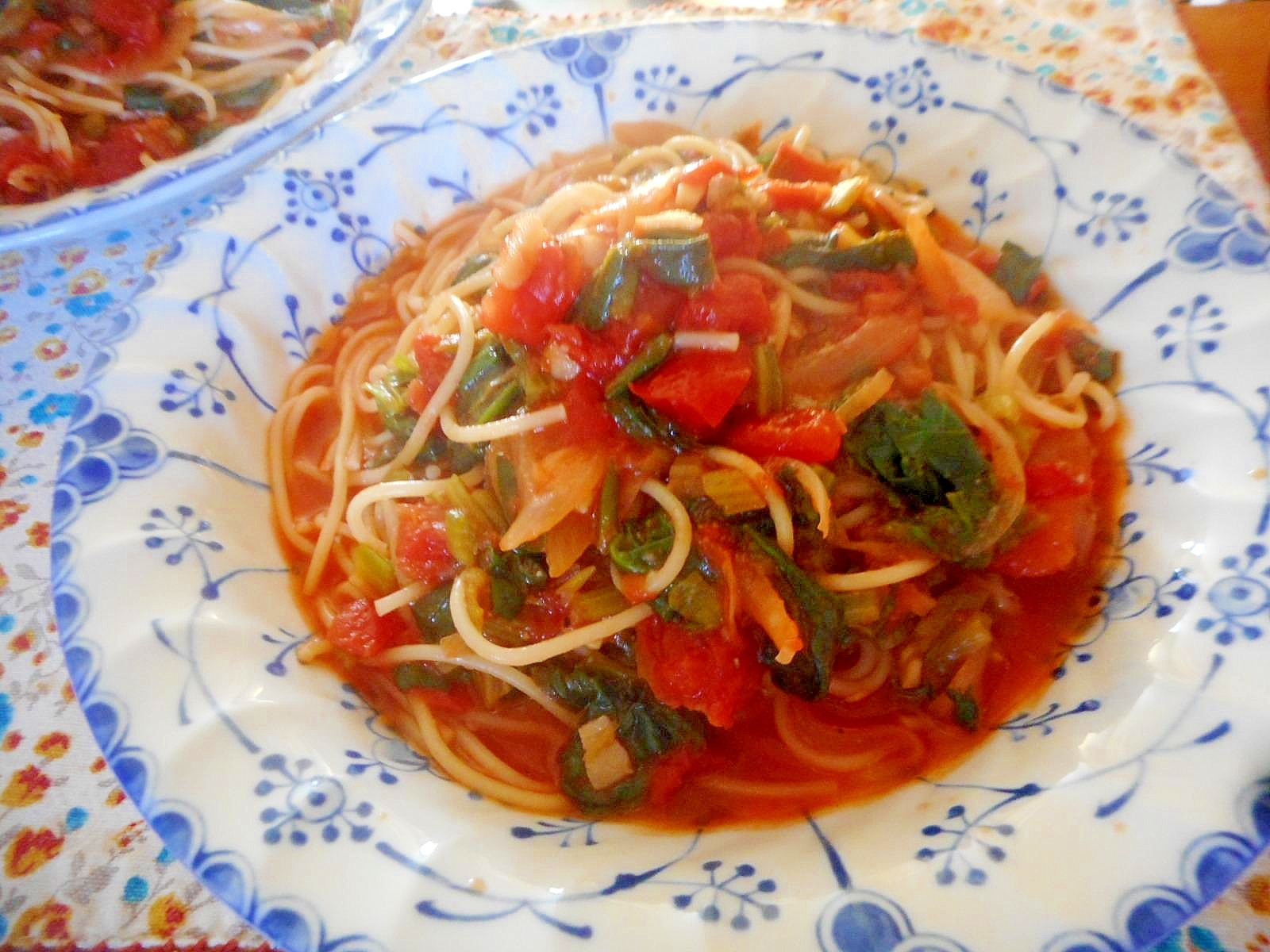 ほうれん草とベーコンのトマトパスタ