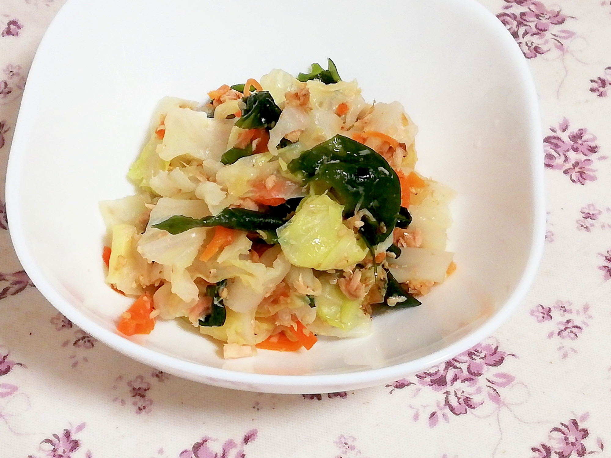 レンジで簡単作りおき！彩り野菜とわかめのツナサラダ