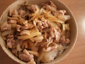 お昼ごはんに♪簡単ぶた丼