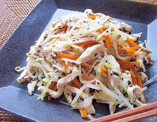 フライパンで！鷄むね肉ともやしのにんにくゴマ和え