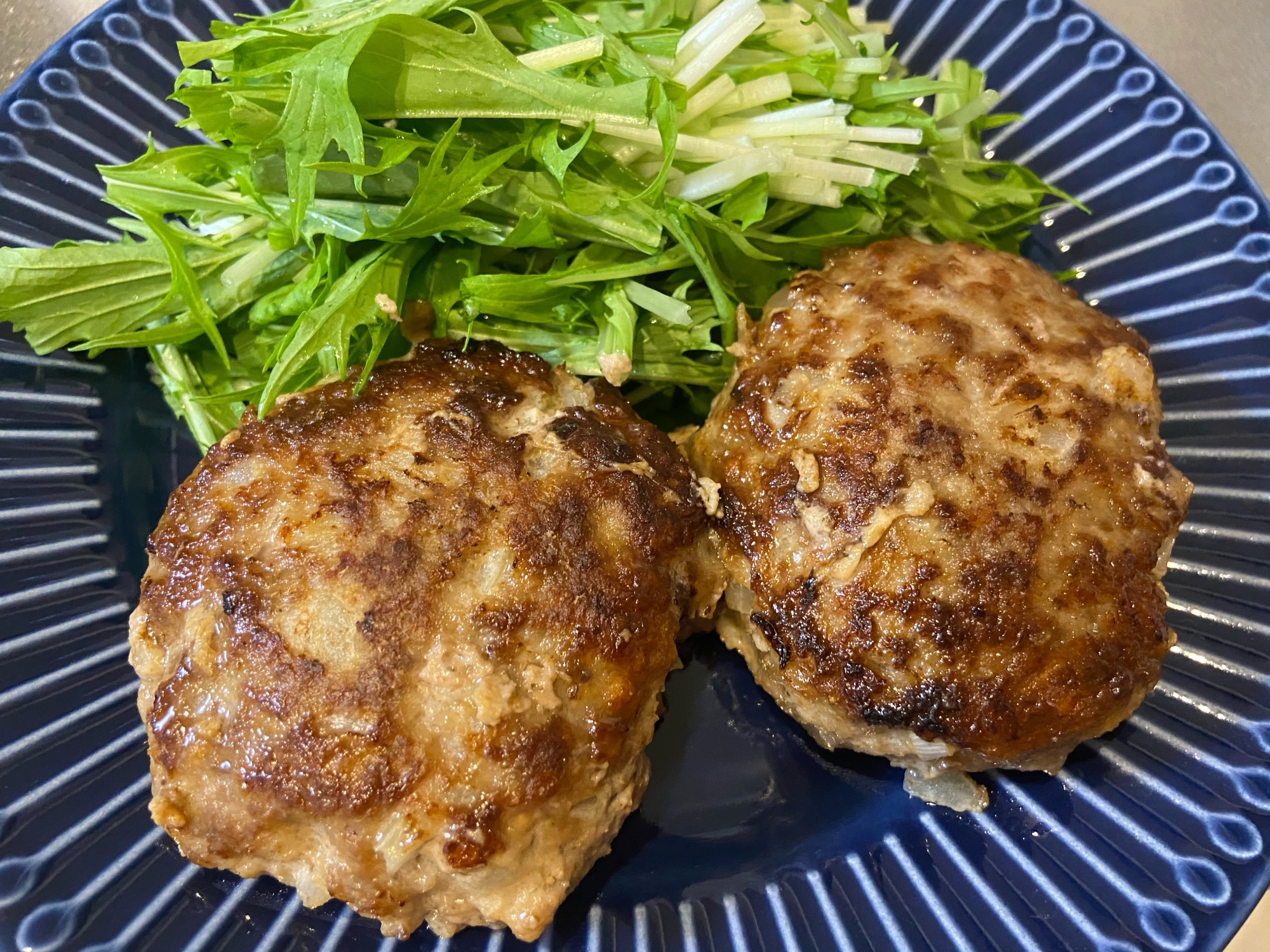 ハンバーグ〜！！混ぜて焼くだけ簡単レシピ