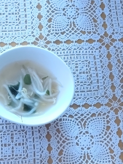 もやしとワカメの味噌汁