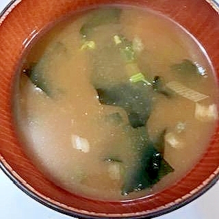 インスタント味噌汁アレンジ　☆　大根葉とわかめ