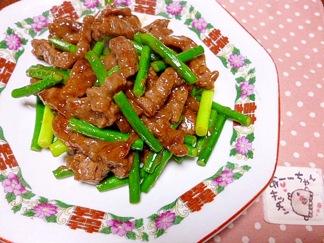 牛肉とにんにくの芽の炒め物