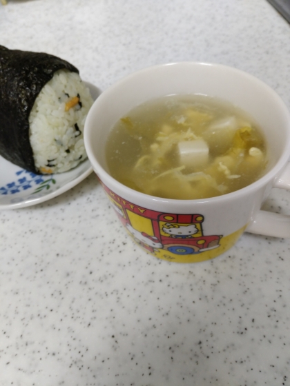 たっぷりレタスと豆腐の卵スープ