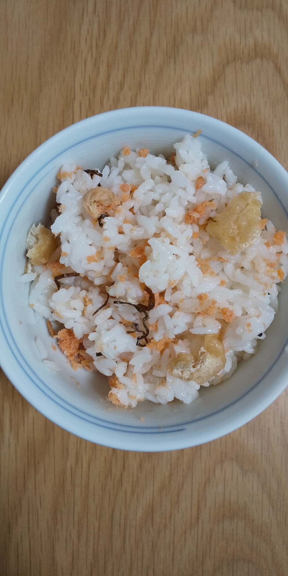 油揚げと塩昆布鮭の混ぜご飯