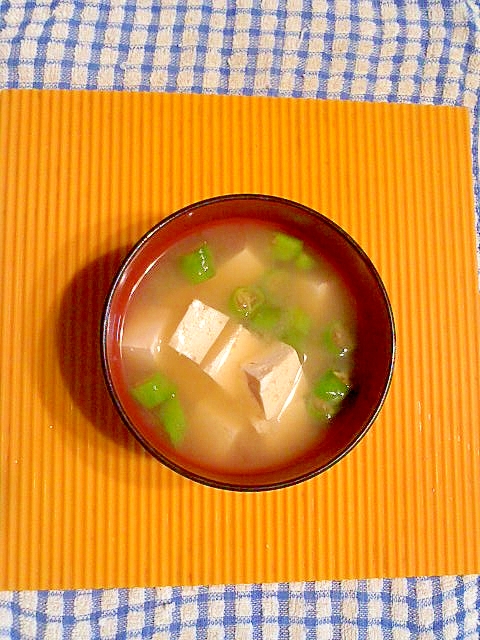 シシトウと豆腐の味噌汁♪