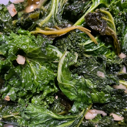 野菜の王様を手軽に美味しく♡ケールのガーリック炒め