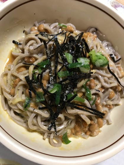 冷たく冷やして”納豆卵かけ冷やし蕎麦”