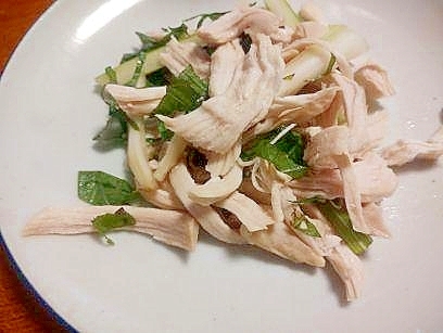 蒸し鶏と　香味野菜の　サラダ