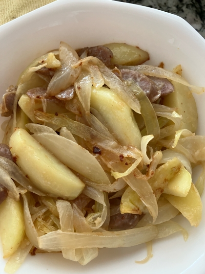 じゃがいも・たまねぎ・ウインナーのマヨ炒め