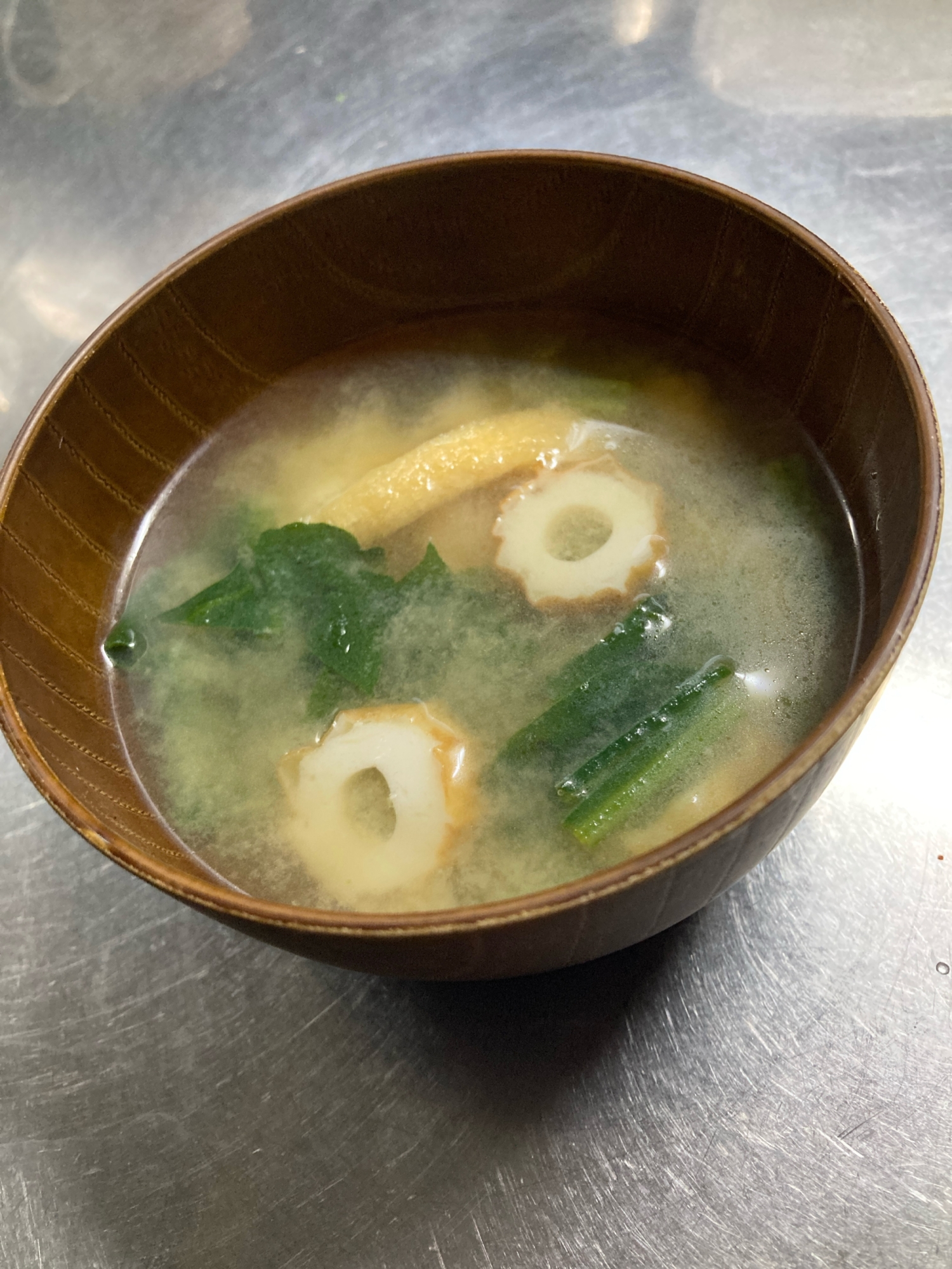 ほうれん草、ちくわ、油揚げのお味噌汁
