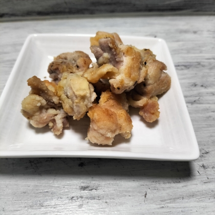 味付けは塩水のみシンプル過ぎる鶏モモ肉のから揚げ