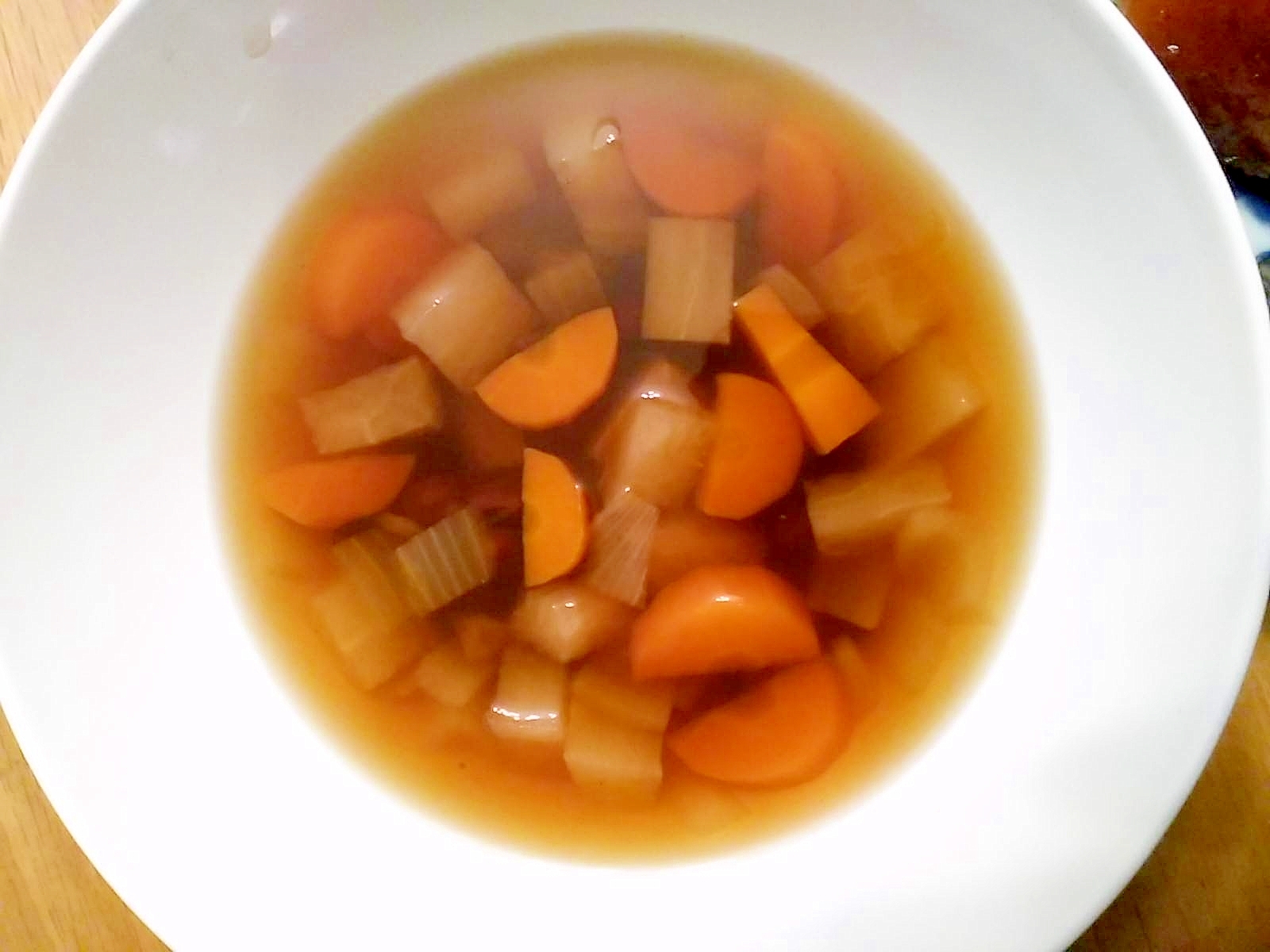 大根とニンジンと豆のスープ