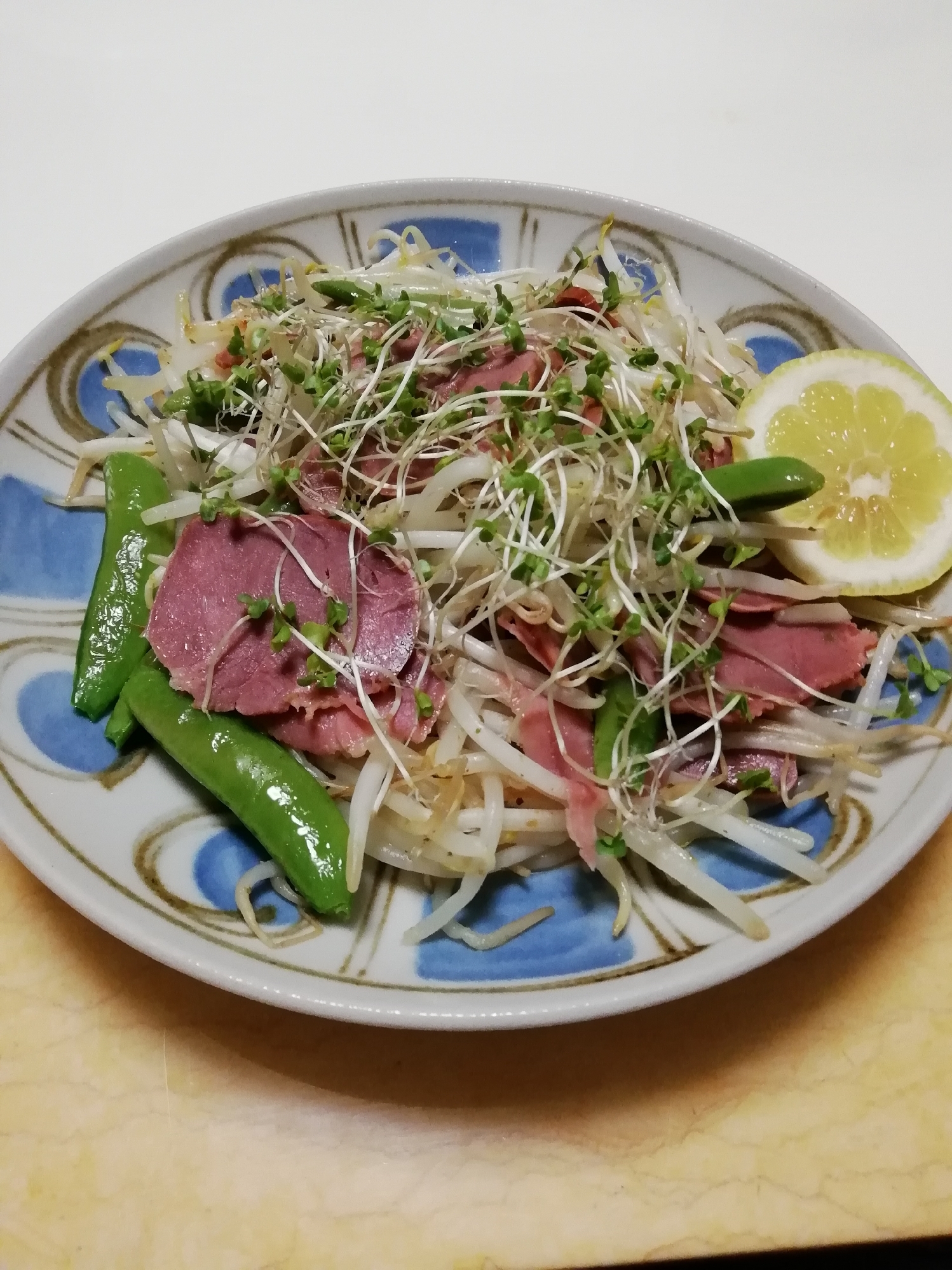 野菜とスモークタンのレモン風味炒め