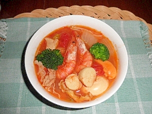具たくさんのトマトスープ