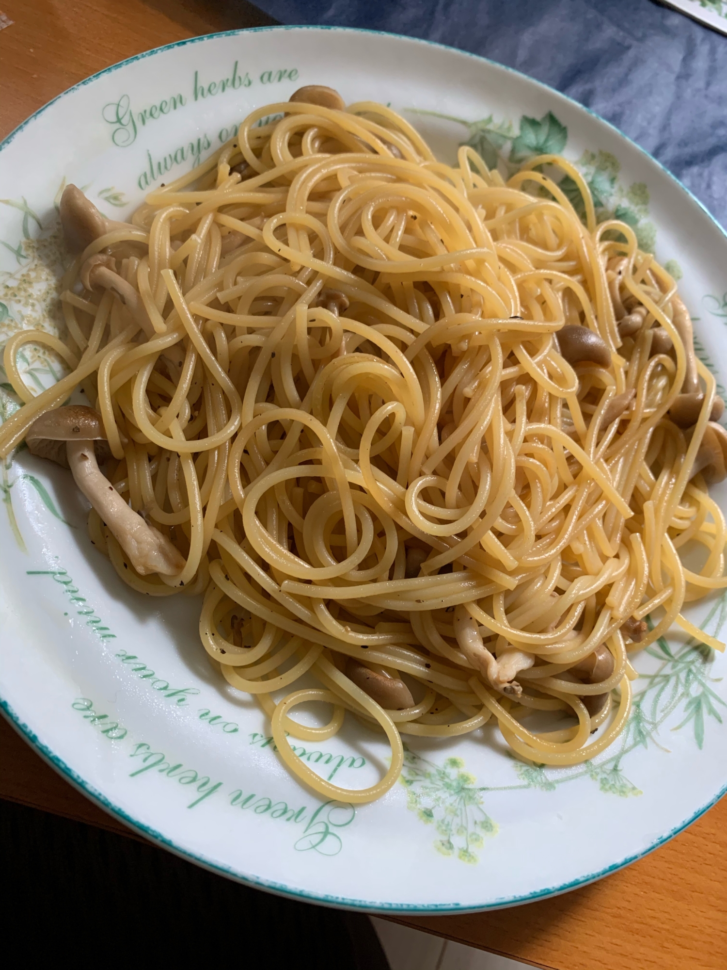 パスタソースいらずのキノコパスタ