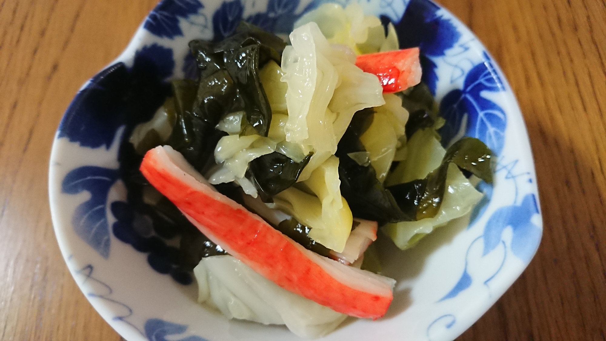 キャベツとワカメとカニかまの酢の物