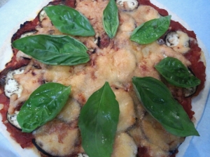 採れたてバジルとナスのピザ レシピ 作り方 By リラリラリンゴ 楽天レシピ