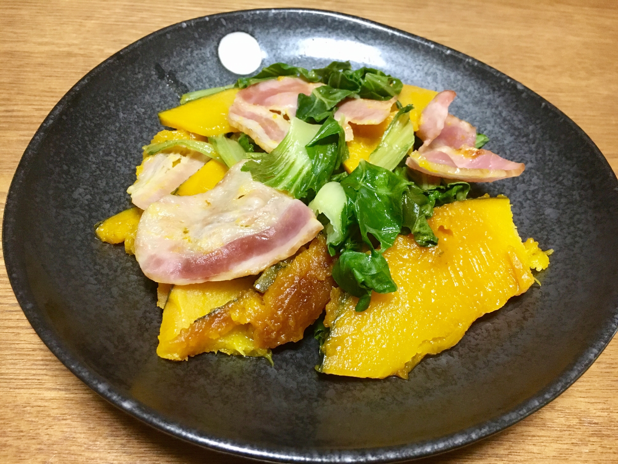 かぼちゃとベーコンとちんげん菜のコンソメ蒸し煮