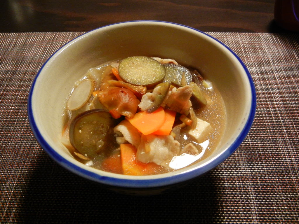 茄子と豆腐とクリタケのキノコ汁