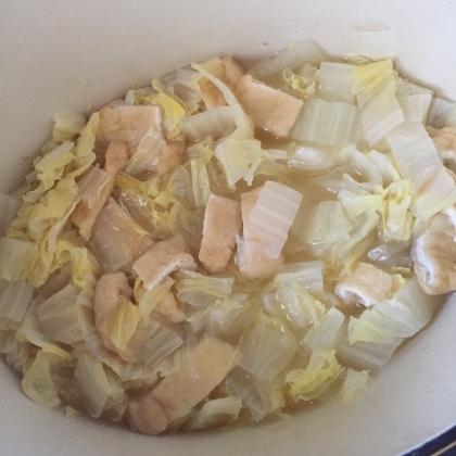 土鍋無くてホーロー鍋で作りました。
白菜と油揚げの旨味があって、本当いくらでも食べれますね(*^ω^*)美味しかったです！ご馳走様でした(^-^)