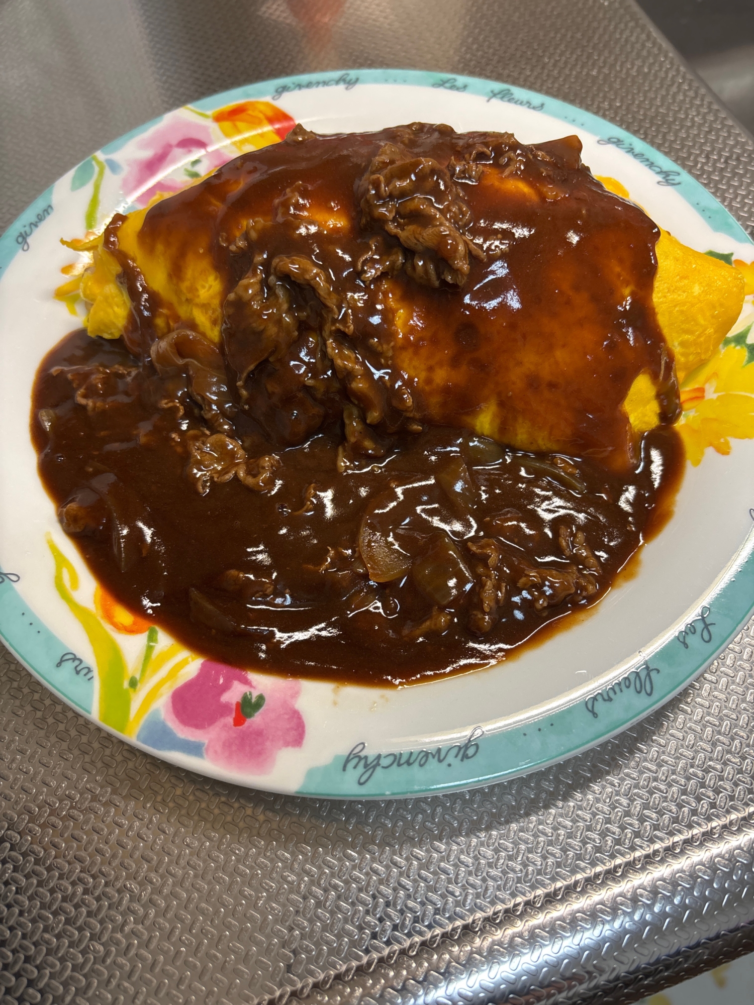 家で美味しい。デミグラスソースオムライス。
