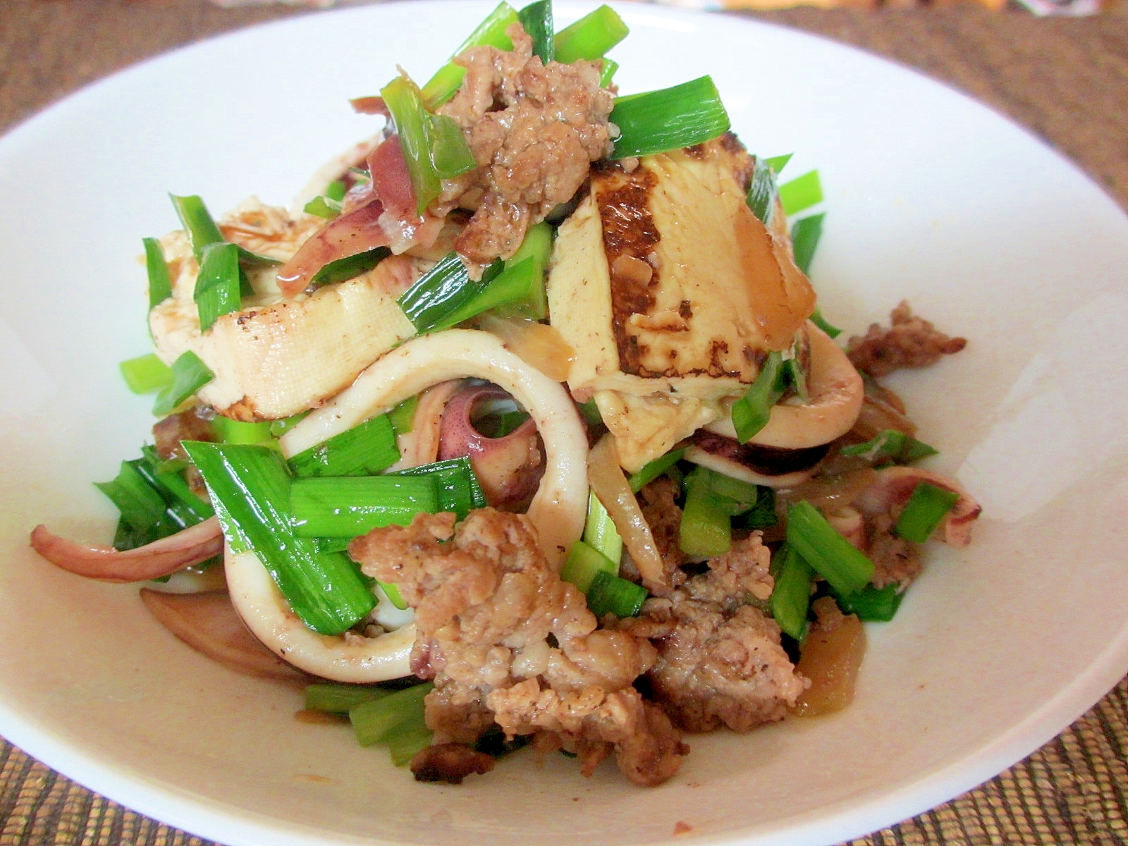 イカと豆腐とひき肉のナンプラーマヨ炒め