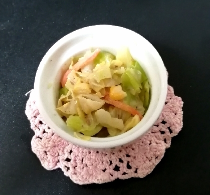 野菜たっぷり！茹でキャベツの胡麻マヨサラダ