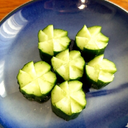 お弁当の隙間に！お花みたいなきゅうりの簡単飾り切り