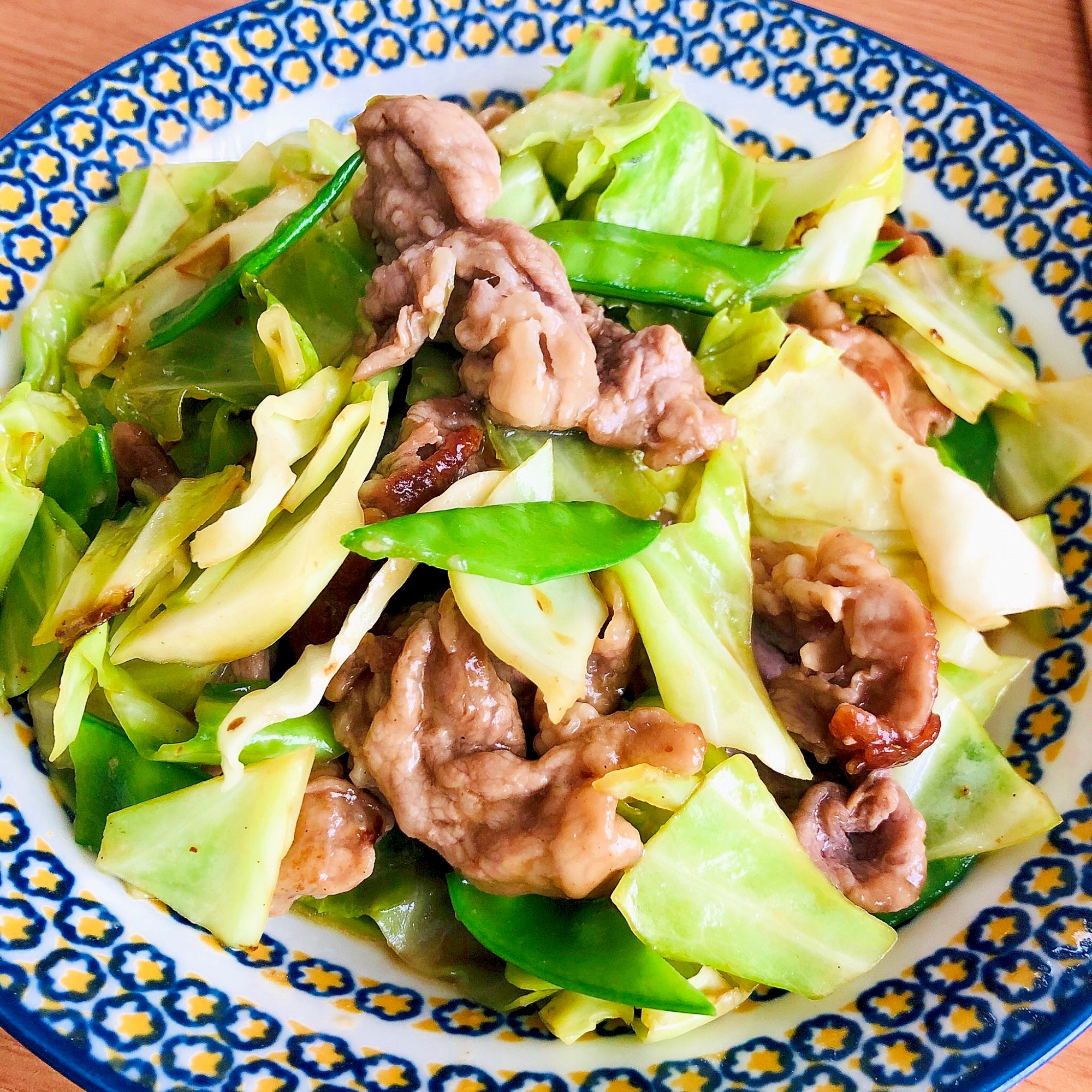 キャベツとさやえんどうと豚肉炒め