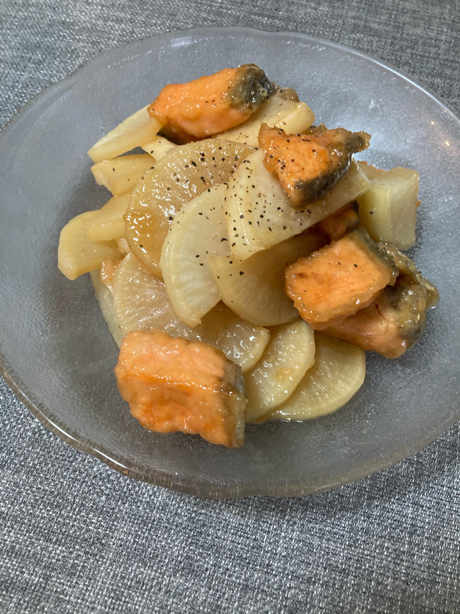 ブリ大根!ならぬ、サケ大根!意外とイケるよ!