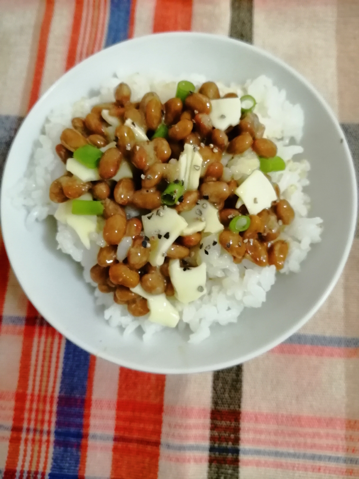 チーズとネギのごま油入り納豆ご飯