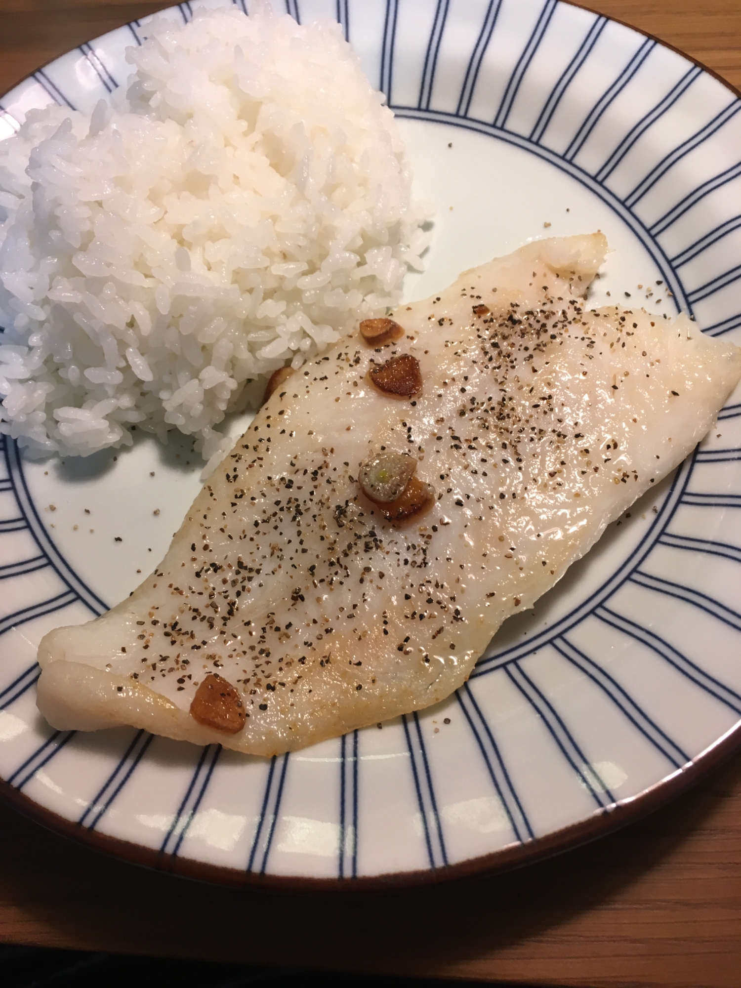 にんにくが決めてのシンプルな白身魚ソテー