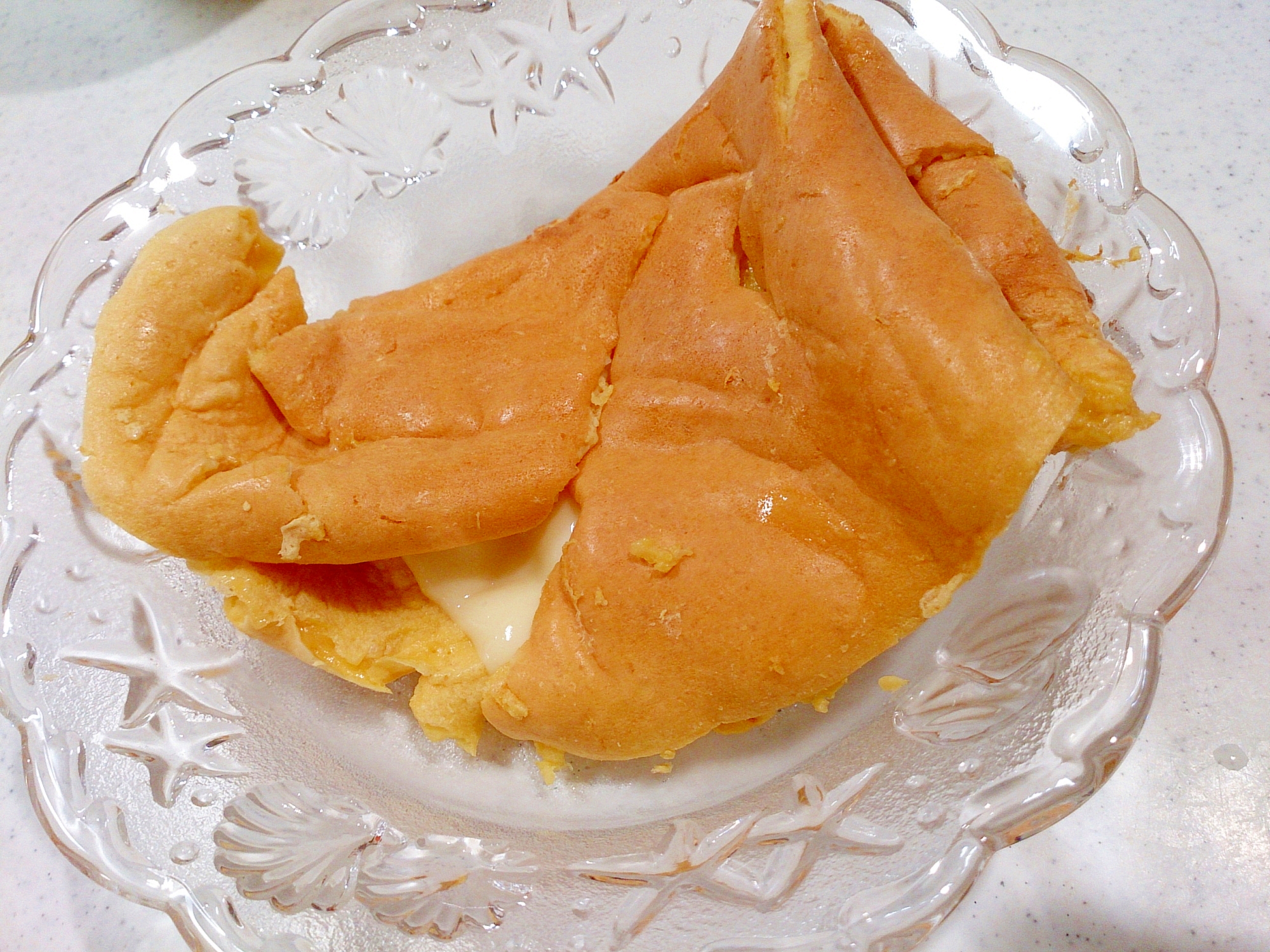 卵１個で簡単クレープ生地とろりスライスチーズサンド