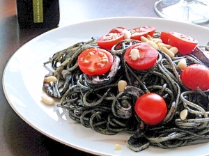 イカスミソースで簡単 イカスミスパゲティ ポレンギ レシピ 作り方 By ヒツジの国 楽天レシピ イカスミソースで簡単 イカスミスパゲティ ポレンギ レシピ 作り方 By ヒツジの国 楽天レシピ