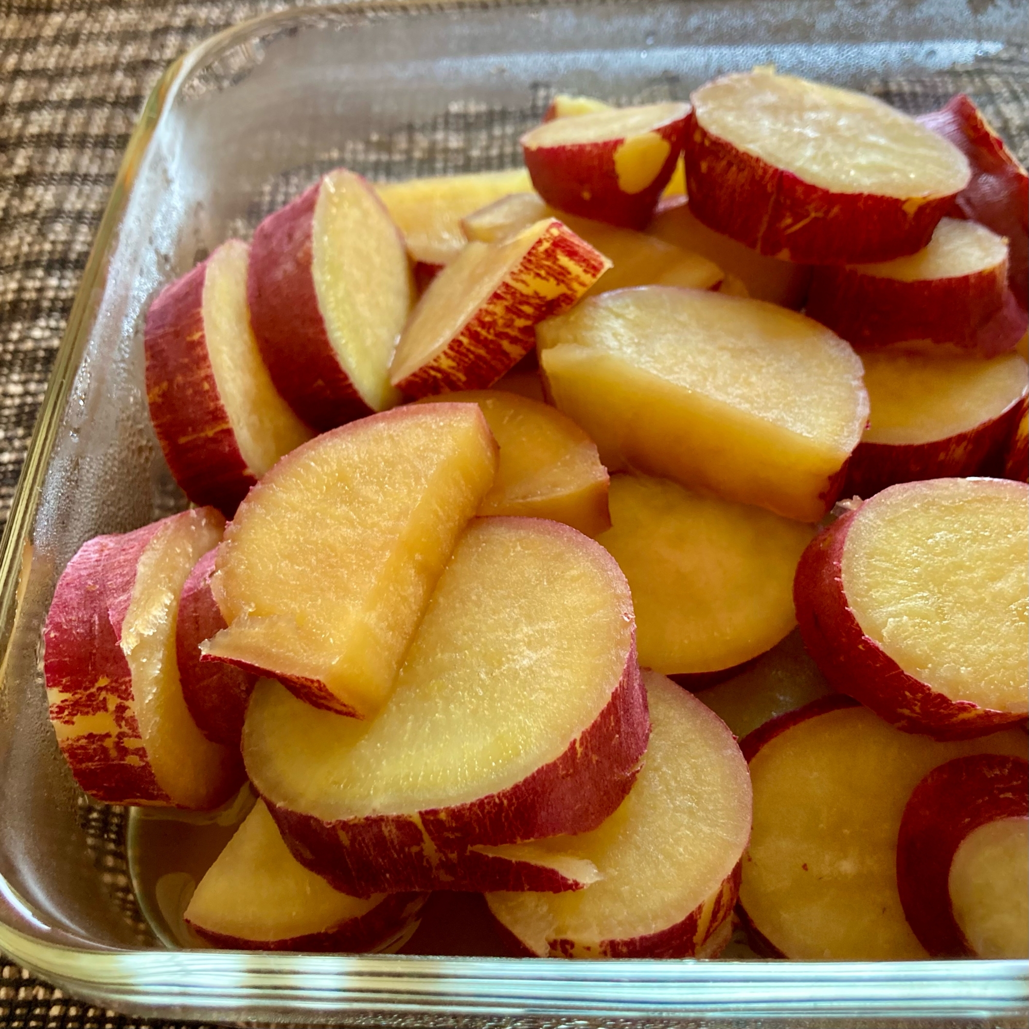 BRUNOマルチ圧力クッカーで、さつまいもレモン煮