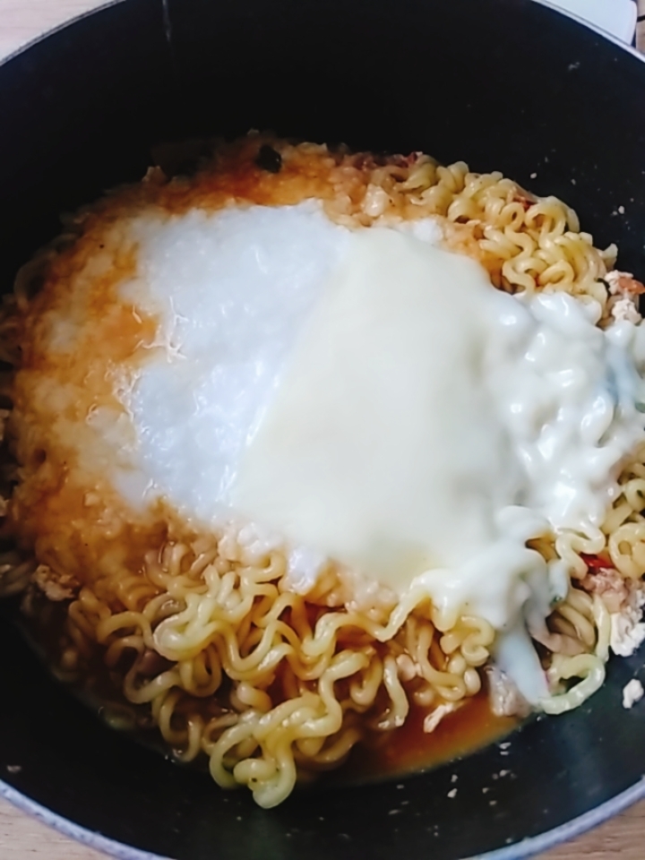 豚バラチーズとろろ辛ラーメン