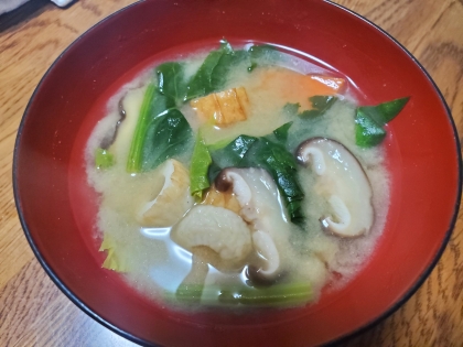 小松菜きゃべつ椎茸の味噌汁