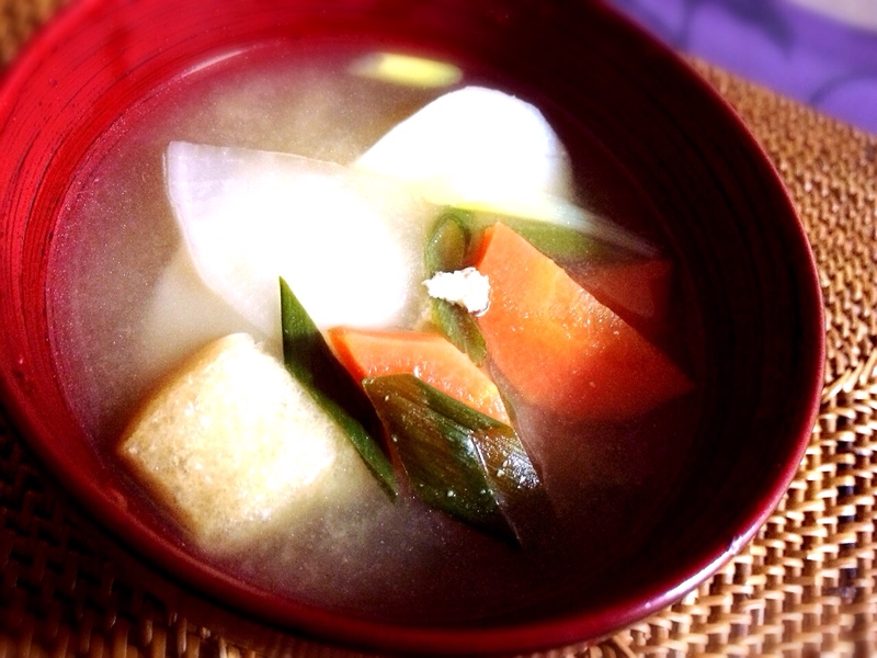 冬の定番！生姜風味の野菜たっぷりお味噌汁