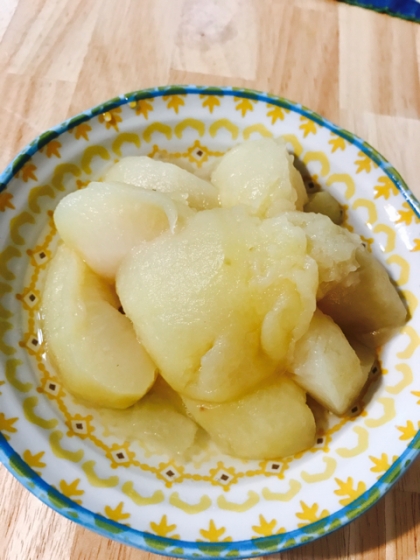 りんごが傷みかけていたので作ってみました。圧力鍋なので簡単であっという間にできました。このままでもおいしいし、他にもお菓子に使ったりできそうです^_^
